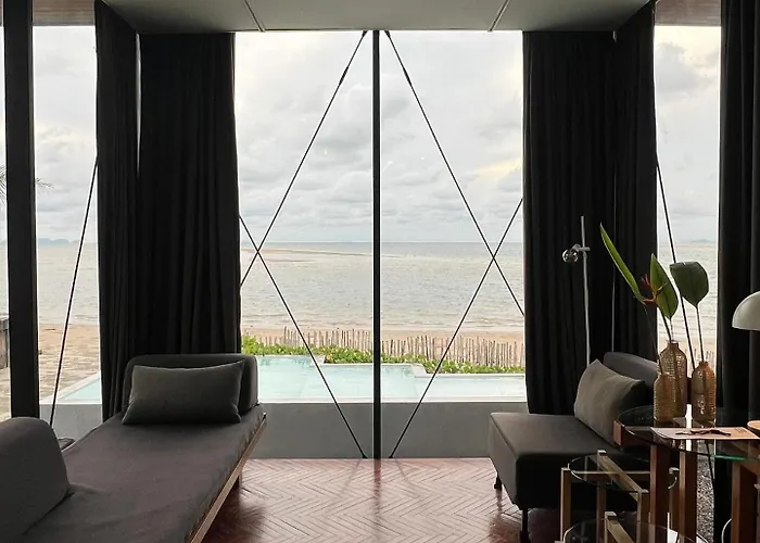 Deepspace Cabin On Quiet Beach