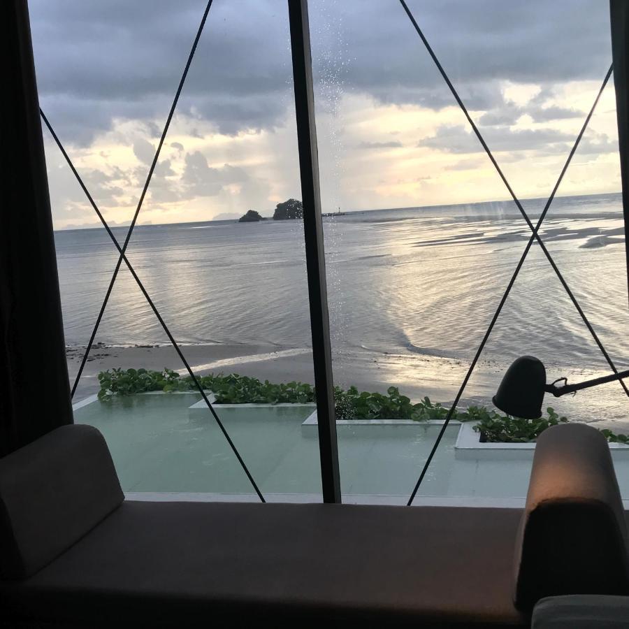 Deepspace On Quiet Villa *